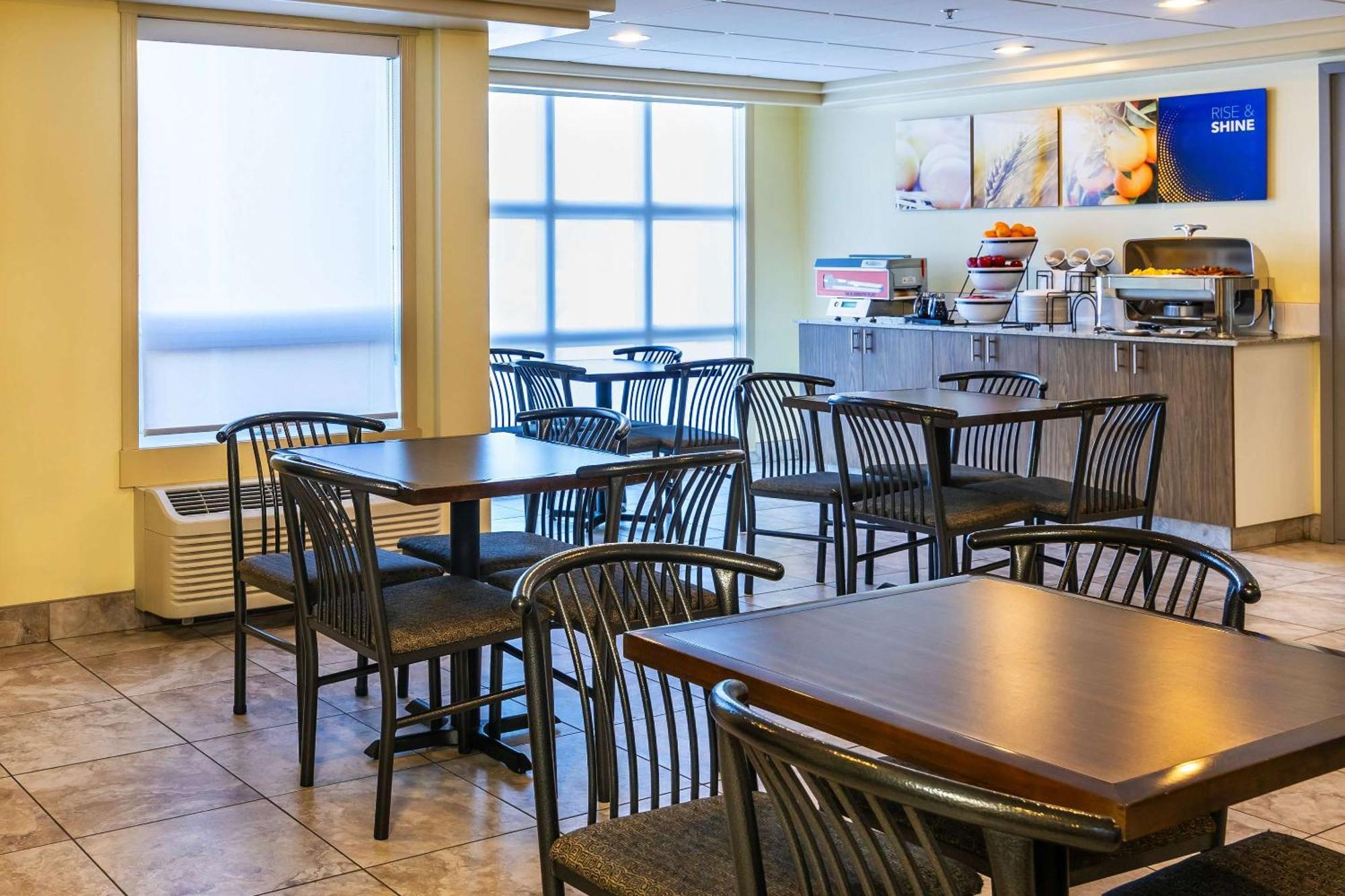 Comfort Inn & Suites Moose Jaw Dış mekan fotoğraf